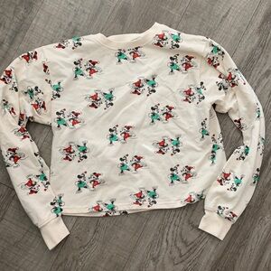 Disney Womens M Mickey and Minnie Christmas sweatshirt style long-sleeve shirt